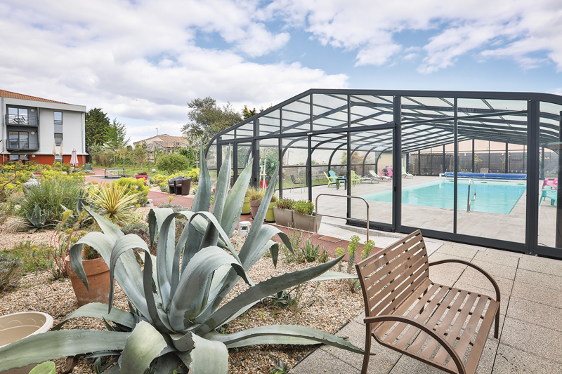 Piscine extérieure chauffée aux Villas Ginkgos Les Alisiers aux Sables d'Olonne